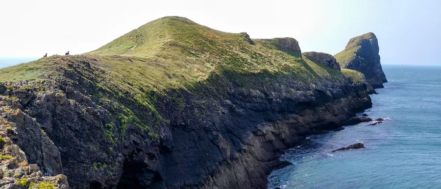 The tilted limestone ridges of the Worm, looking up towards the Outer Head